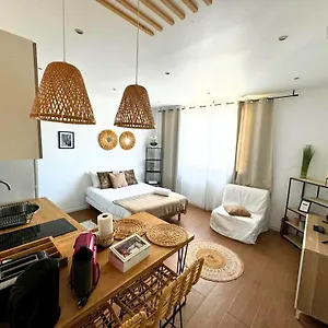 https://studio-2-3-pers-marseille-centre-clim.fr-provencehotel.com